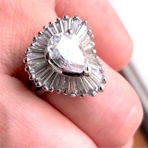 AVON Vintage Elizabeth Taylor Midnight Ring (1996)